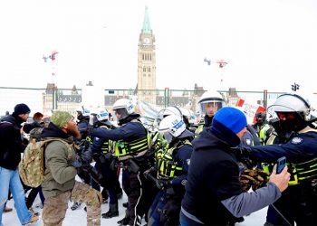 Kanada polisi aşı karşıtı kamyonculara müdahale ediyor