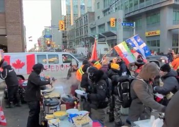 Kanada'nın başkentinde aşı zorunluluğuna karşı çıkanların eylemleri başka şehirlere yayıldı