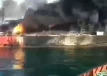 Karadeniz'de iki yük gemisi daha vuruldu