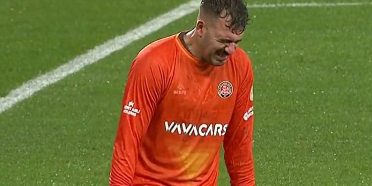 Karagümrük kalecisi Emiliano Viviano, soğuktan tir tir titredi