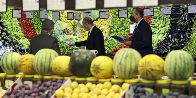 Karar yazarı Karaalioğlu: Memurların elde makbuz market market dolaştığı bir ekonomi olmaz, olamaz