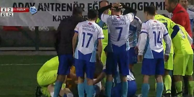 Kartal'da maç sırasında kalp krizi geçirdi