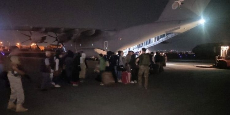 Katar, Afganistan tahliye uçuşları için Taliban'la anlaştı