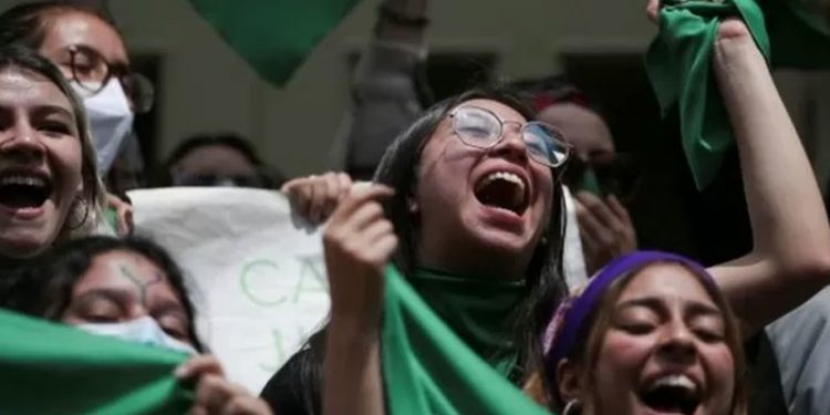 Kolombiya, ilk 24 haftada yapılan kürtajı suç olmaktan çıkardı