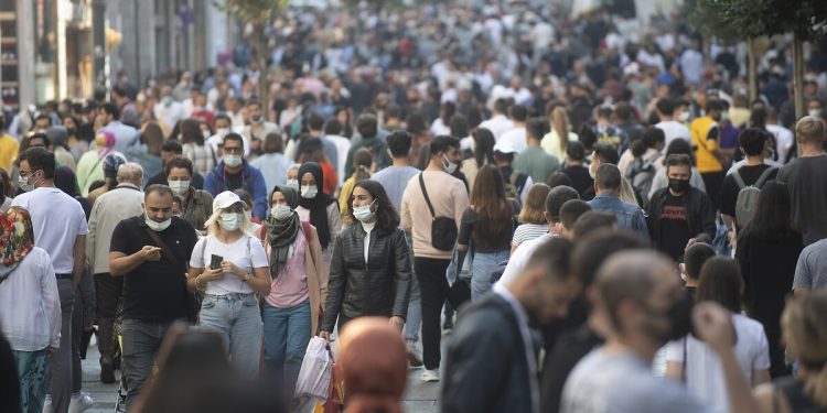 Koronavirüsten 271 kişi hayatını kaybetti