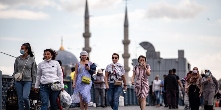 Koronavirüsten 271 kişi hayatını kaybetti, 94 bin 176 yeni vaka tespit edildi