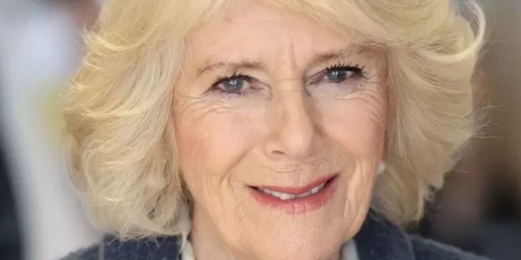 Kraliçe 2. Elizabeth, Prens Charles'ın kral olması halinde eşi Camilla'nın 'kraliçe' olmasını istediğini duyurdu