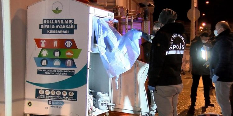 Kullanılmış giysi kumbarasından kıyafet almaya çalışırken sıkışarak öldü