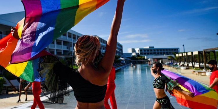 Küba'nın ilk "eşcinsel oteli" yeniden açıldı