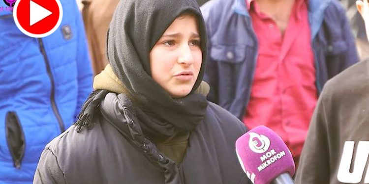 Küçük kız göz yaşlarıyla anlattı: Her şey çok pahalı olmuş, ekmek bile alamıyoruz