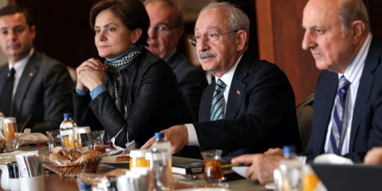 Kılıçdaroğlu: Biz sadece telefonlarımızın dinlendiğini sanıyorduk, meğer izleniyormuşuz da