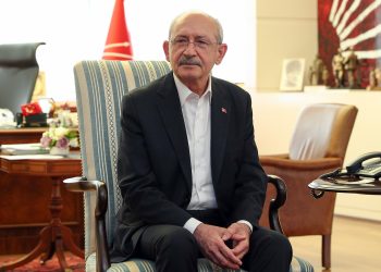 Kılıçdaroğlu: Telefonlarımızın dinlendiğini sanıyorduk, izleniyormuşuz da