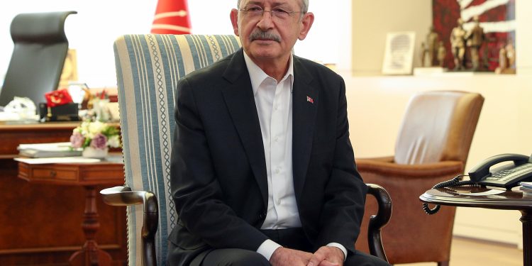 Kılıçdaroğlu: Telefonlarımızın dinlendiğini sanıyorduk, izleniyormuşuz da