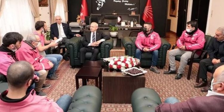 Kılıçdaroğlu ile görüşen Yemeksepeti işçileri Meclis'te taleplerini anlattı