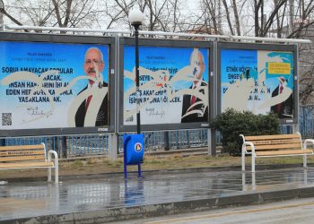 Kılıçdaroğlu’nun yer aldığı billboardlara zarar verildi