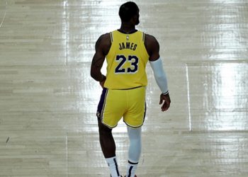 Lakers, LeBron James'in 'triple-double' yaptığı maçta Knicks'i yendi