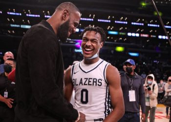 LeBron James: Oğlumun takımında oynayacağım