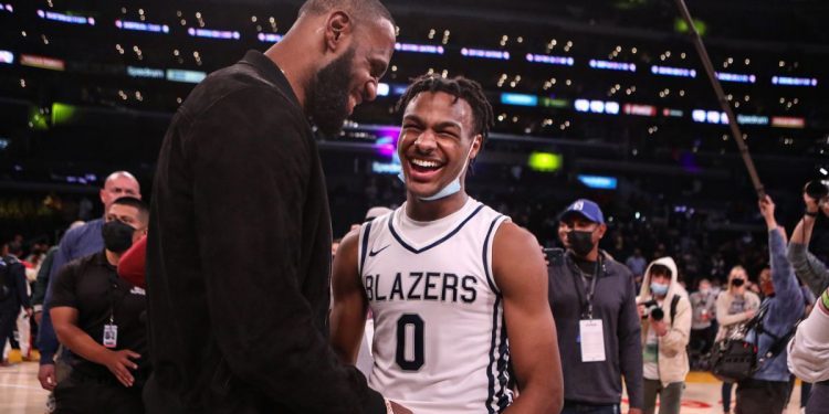 LeBron James: Oğlumun takımında oynayacağım