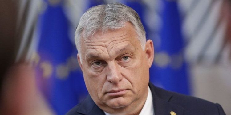 Macaristan ve Polonya, AB fonlarına erişim için demokratik kriter şartına yaptıkları itirazı kaybetti