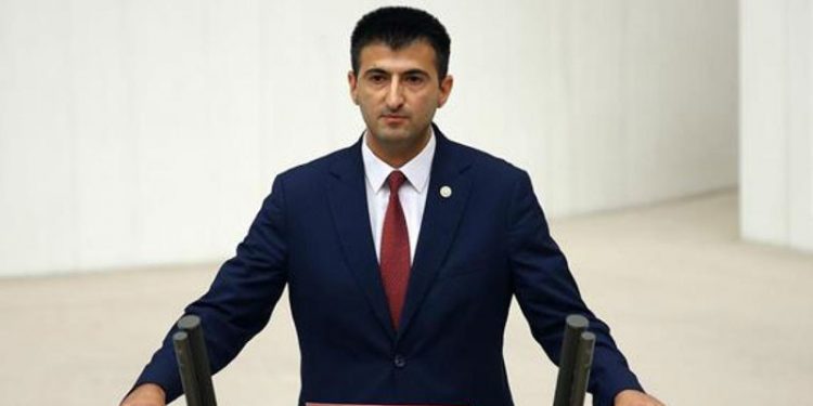 Mehmet Ali Çelebi, "biz olamadık" diyerek Memleket Partisi’nden istifa etti