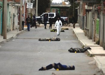 Meksika'daki çete savaşlarında battaniyeye sarılı cesetler bulundu