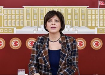 Meral Danış, İstiklal’de polisin yasakladığı Kürtçe şarkıyı Meclis’te okudu