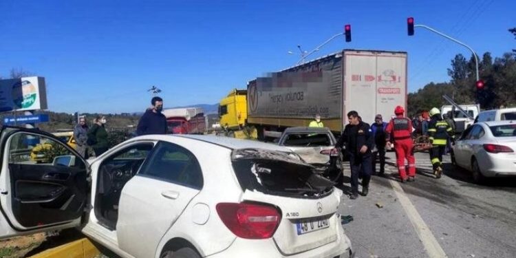 Milas'ta 'kırmızı ışık' kazası: 1 ölü, 1 tutuklama