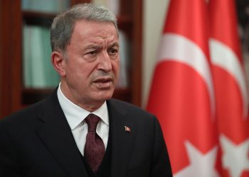 Milli Savunma Bakanı Hulusi Akar koronavirüse yakalandı