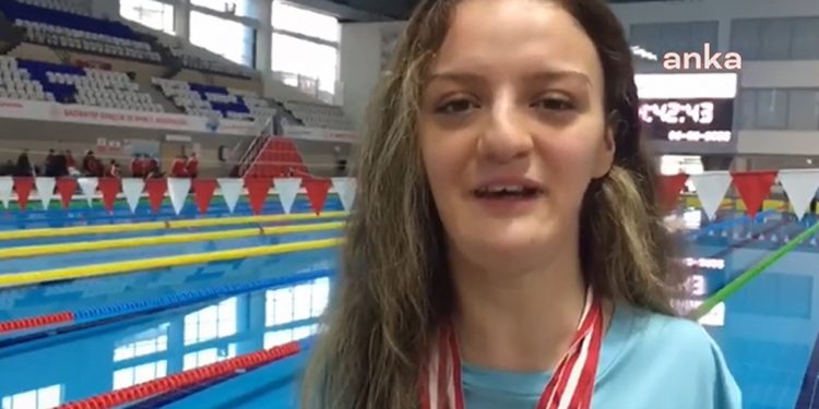 Milli yüzücü Sümeyye Boyacı, kendisine ait Türkiye rekorunu kırdı