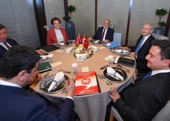 Muhalefet liderleri yuvarlak masa etrafında buluştu