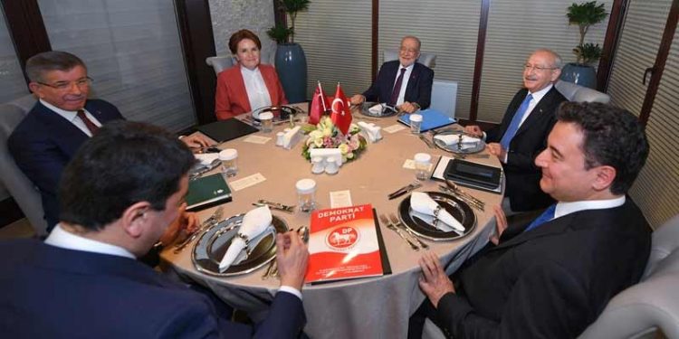 Muhalefet liderleri yuvarlak masa etrafında buluştu