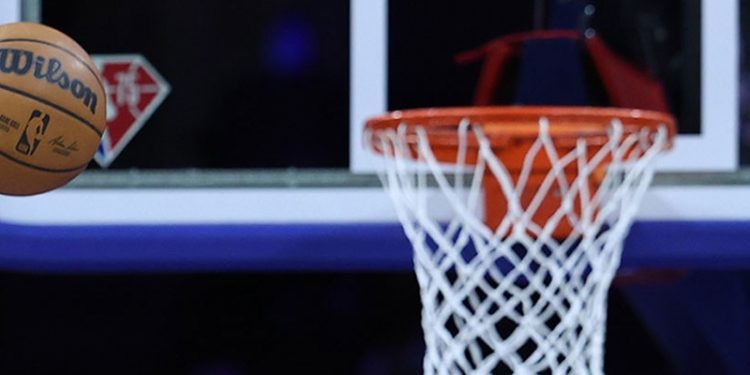 NBA'de Mavericks, 19 sayı geriden gelerek Warriors'ı yendi