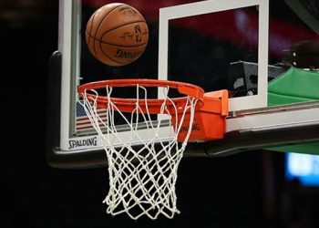 NBA'de konferans liderleri Suns ve Bulls kazanmaya devam ediyor