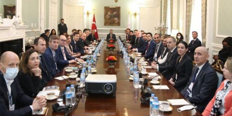 Nebati'den yatırımcılara: Enflasyonun neden yükseldiğini kültürel olarak anlamazsınız