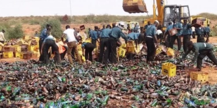 Nijerya'da şeriat polisi 4 milyon şişe birayı imha etti