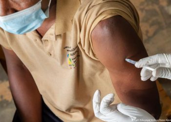 Oxfam: AB Afrika'ya bağışladığından fazla aşıyı çöpe atıyor