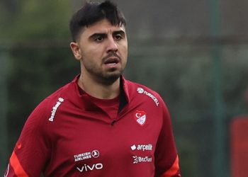 Ozan Tufan, Fenerbahçe'ye geri döndü