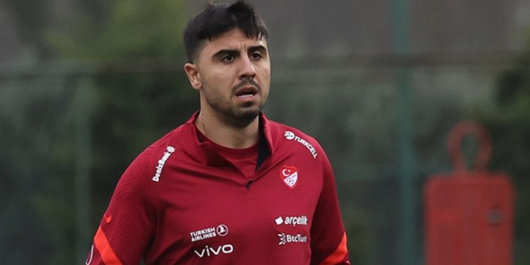 Ozan Tufan, Fenerbahçe'ye geri döndü