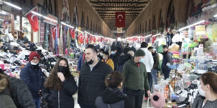 PCR testi kalktı, Bulgarlar Edirne’ye akın etti