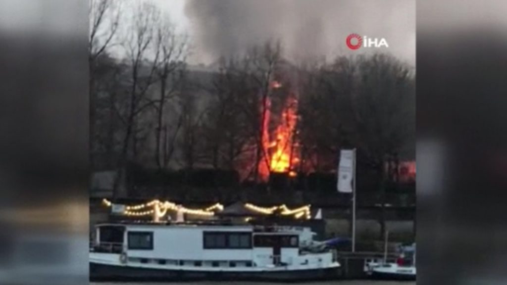 Paris’teki ünlü Orsay Müzesi yakınında yangın