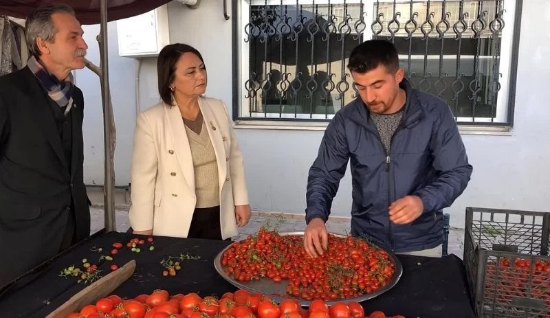 Pazarcılık yapan felsefe öğretmeni özetledi: Gençler yurt dışına mecbur bırakılıyor