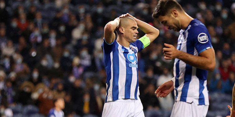 Pepe'nin hakemden saklamaya çalıştığı obje Portekiz gündeminde