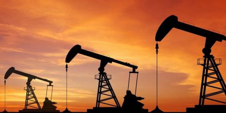 Petrolün varil fiyatı 105 doları geçti