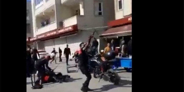 Polis 'Dur' ihtarına uymadığı gerekçesiyle 3 kişiyi darp ettiği iddiası