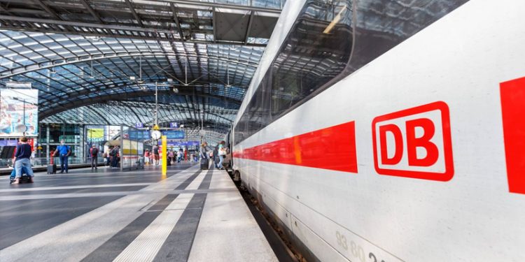 Polonya, Ukrayna’daki yaralıların taşınması için 5 vagonlu bir tren hazırlıyor