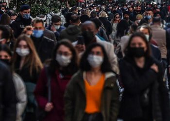 Prof. Dr. Levent Akın: Maske rahatlığı sağlanan Batılı ülkelerde aşılama oranları yüzde 80-90