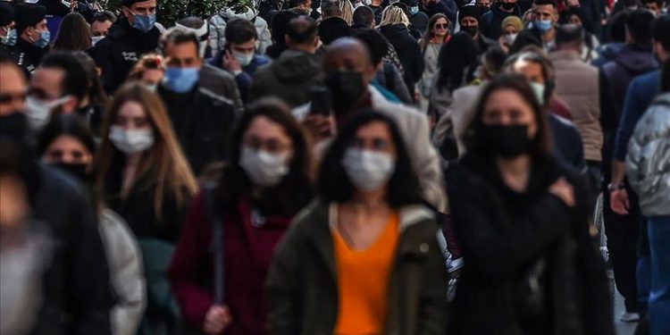 Prof. Dr. Levent Akın: Maske rahatlığı sağlanan Batılı ülkelerde aşılama oranları yüzde 80-90