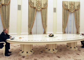 Putin ve Scholz ilk kez bir araya geldi