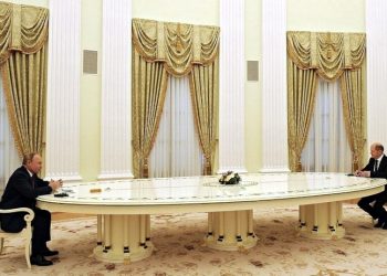 Putin’in masasını kim yaptı?