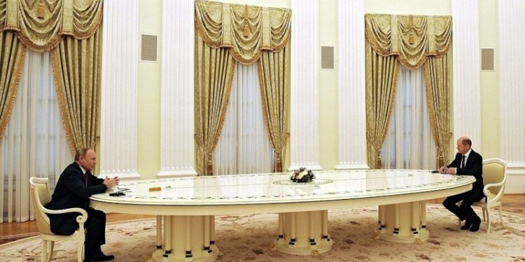 Putin’in masasını kim yaptı?